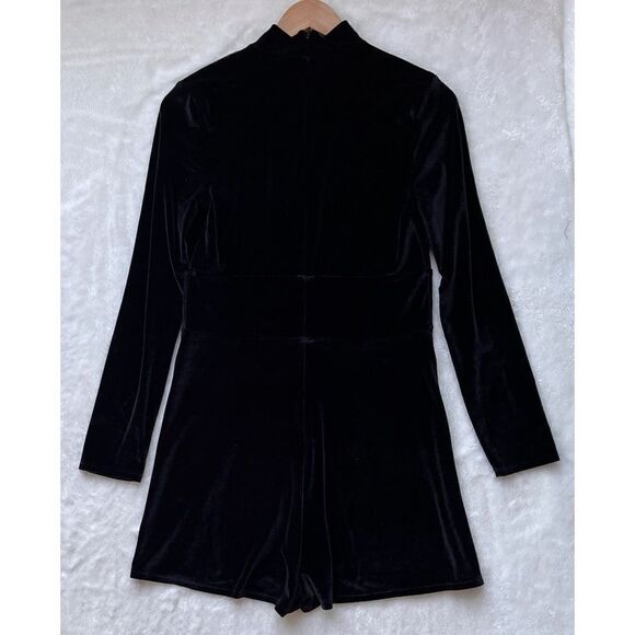 NWT Express Velvet Mock Neck Choker Cut Out Plunge Long Sleeve Romper, Medium - Picture 14 of 14